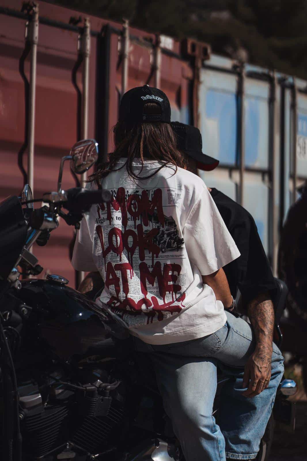 T-SHIRT LOOK ME MOM