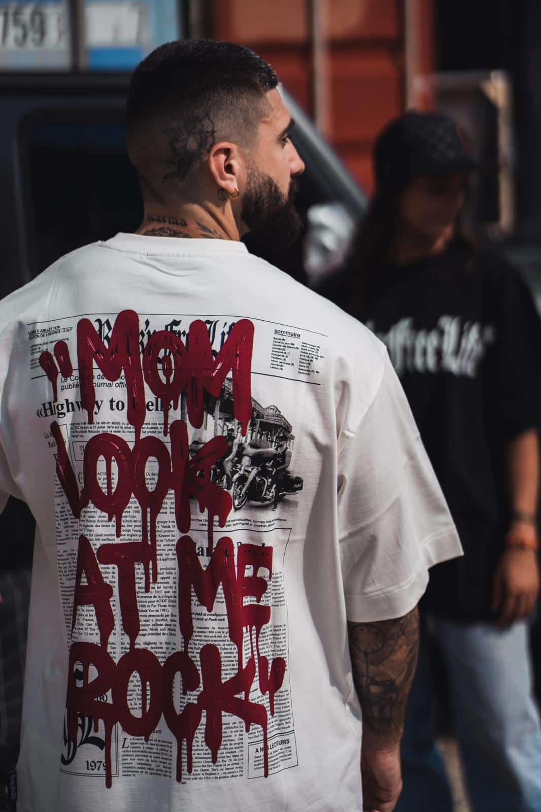 T-SHIRT LOOK ME MOM