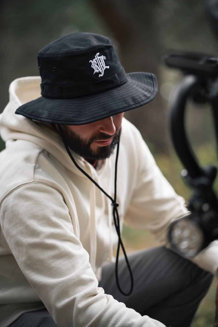 BLACK HAT